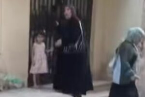 أب يعبر عن معاناته في رؤية ابنته بسبب النزاعات مع طليقته