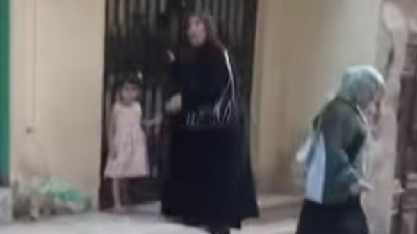 أب يعبر عن معاناته في رؤية ابنته بسبب النزاعات مع طليقته