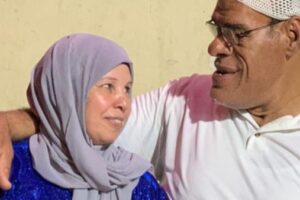 حسين أبو حجاج يظهر مع زوجته ويكشف: أربعة عقود من الزواج دون أي مشاكل
