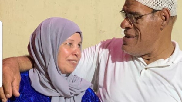 حسين أبو حجاج يظهر مع زوجته ويكشف: أربعة عقود من الزواج دون أي مشاكل