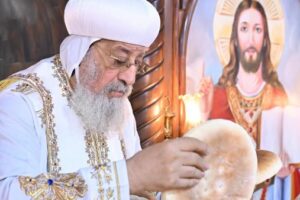 البابا تواضروس يؤدى قداسًا في دير آڤا ڤيني بملوي