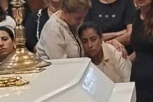 الأنبا بولا يقدم العزاء لوالدة أطفال طنطا ويؤكد دعاء الإيبارشية من أجل أسرتهما