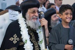 عمدة مسلم يشيد بالبابا تواضروس: يعتبره “أبونا جميعًا” وفرحة المصريين تتجلى في وجوده