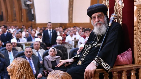 البابا تواضروس يواصل تقديم «قوانين روحية للحياة» ويشدد على أن الصليب يرمز إلى الحب الكامل مع صور
