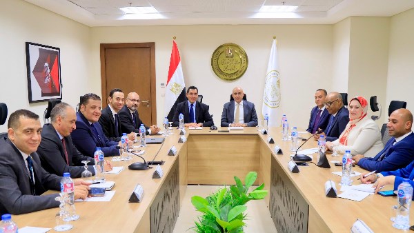 الحكومة تناقش سبل تعزيز الرياضة المدرسية وإطلاق مبادرات لاكتشاف المواهب