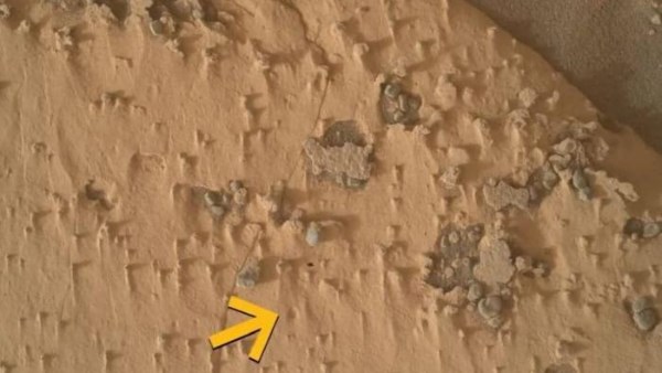 اكتشاف ثقوب غامضة على سطح المريخ يثير تساؤلات علماء «ناسا»
