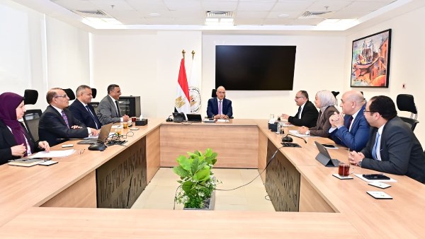 وزير الري يراقب تقدم مشروعات حماية الشواطئ وتأهيل المنشآت المائية في عدد من المحافظات