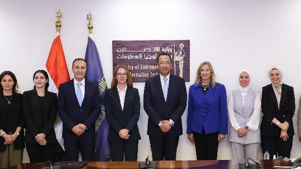 وزير الاتصالات يبحث تعزيز التعاون مع سفير الهند في القاهرة