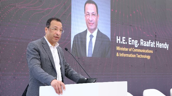 وزير الاتصالات يكشف عن وجود 200 ألف متخصص في تصدير الخدمات الرقمية من مصر