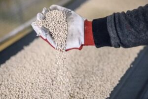 الفلاحون يؤكدون مرور موسم الأسمدة الصيفي بسلاسة ويفتتحون آمالهم لموسم الشتاء الناجح