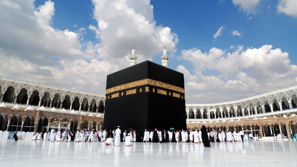 اتحاد عمال مصر يعبّر عن إدانته لاستهداف مكة المكرمة ويعتبرها تجاوزًا للخطوط الحمراء