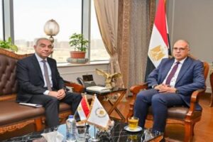 وزير الري يتناول سبل تعزيز التعاون الإعلامي مع رئيس هيئة الاستعلامات