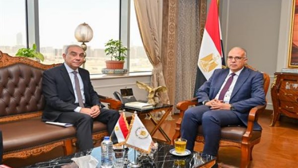 وزير الري يتناول سبل تعزيز التعاون الإعلامي مع رئيس هيئة الاستعلامات