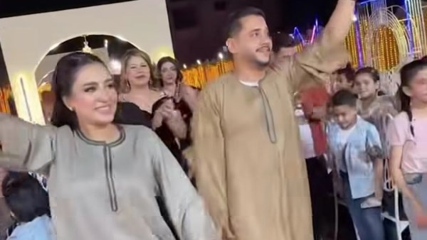 عروسة في سوهاج تحتفل بخطوبتها بارتداء الجلابية الصعيدية وأجواء المزمار البلدي
