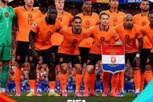 تشافي يستبعد ديباي من قائمة منتخب هولندا في دوري الأمم