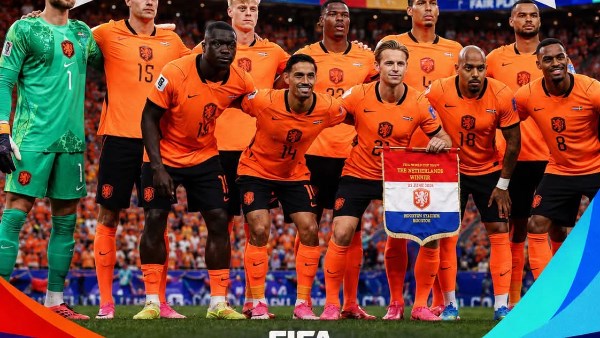 تشافي يستبعد ديباي من قائمة منتخب هولندا في دوري الأمم