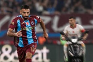 حفيظ دراجي يثني على محمد صلاح عقب تألقه بتسجيل هاتريك أمام جالاتا سراي