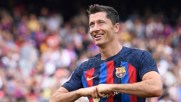 ليفاندوفسكي يؤكد عدم تصوره اللعب مع نادٍ أوروبي آخر بعد برشلونة