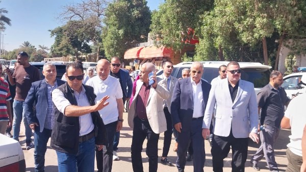 محافظ القاهرة يقوم بجولة تفقدية في مشروع خطوط مياه محطة كفر العلو بحلوان والتبين بتكلفة 1.4 مليار جنيه