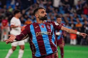 آرني سلوت يوجه رسالة لـ محمد صلاح بعد تألقه في مباراة الهاتريك وصناعة الهدف