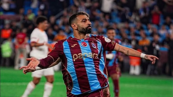 آرني سلوت يوجه رسالة لـ محمد صلاح بعد تألقه في مباراة الهاتريك وصناعة الهدف