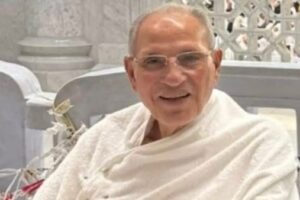 نجل أحمد الزند ينادي بالدعاء لوالده إثر تدهور صحته