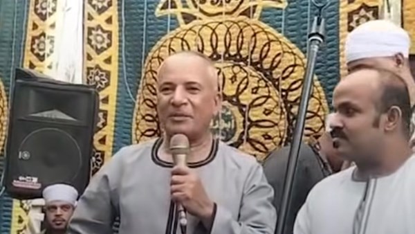 أحمد موسى يشارك أهالي قريته في احتفال بالصعيد ويعتبر الطبل البلدي جزءًا من فرحتهم
